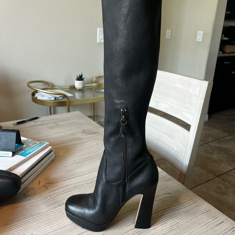 BCBG Maxazria stretch boot Brand New never worn 5 1/4 inch heal